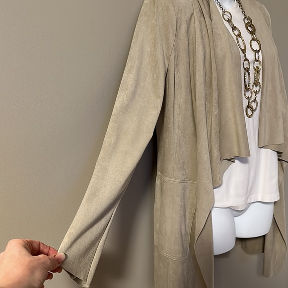 Cream suede jacket - Picture 3 of 6